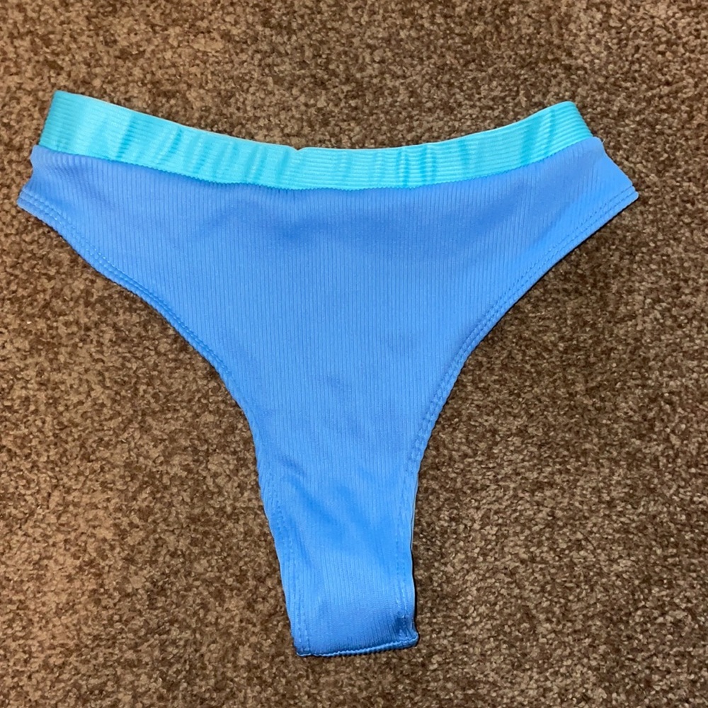 Blue Bikini - Picture 6 of 7